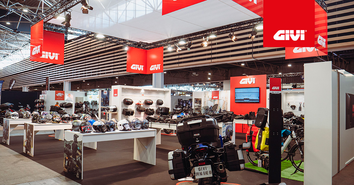 Salon+du+2+Roues%2C+GIVI+fitted+out+the+Transalp+750+and+1300+GS+for+the+top+French+event+of+the+year.